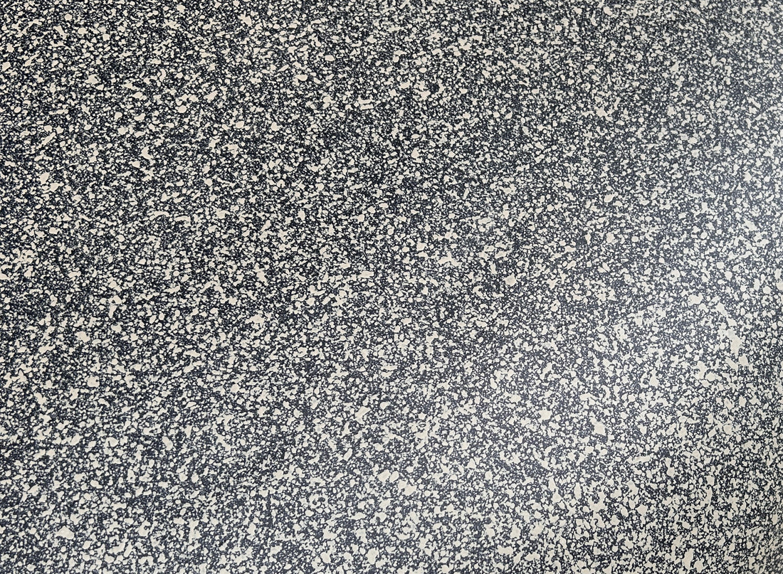 Pebble-Shaped Grey Coffee Table – 100x100x25 cm